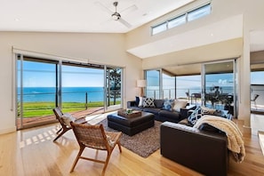 Upstairs Loungeroom (4)