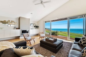 Upstairs Loungeroom (3)