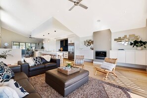 Upstairs Loungeroom (1)