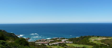 180 degrees ocean view from everywhere in the house