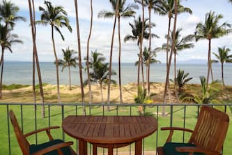 Amazing oceanfront! Updated, convenient, quiet. Book now for your choice in 2025