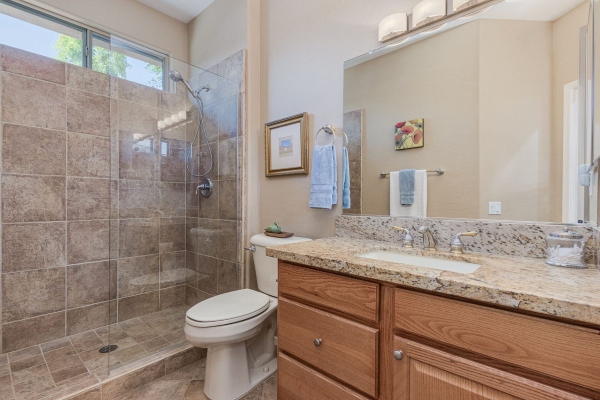 Oasis “Stay n Play” – Surprise/Heated Pool/Spa/Golf Cart/45+ Resort Community