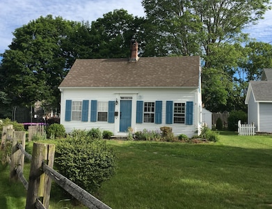 Charming Historic House in Downtown Mystic