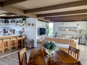 Open kitchen into main lounge