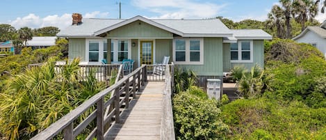 Ocean Front/Private Boardwalk to Beach/Pet Friendly/Sundeck