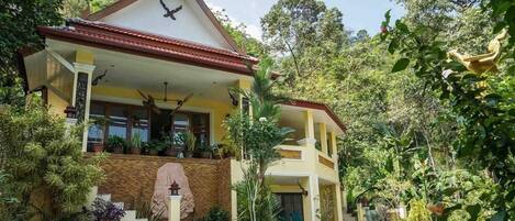 pool-villa in tropical Garden 