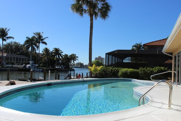 Bay View w/Very Large Pool.  (38 ft. x 16 ft at the widest points)