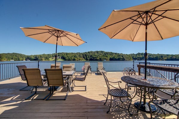 Ahhhh...nothing like spending time on the lake, from the top of the deck.