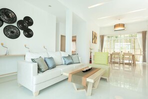 Modern Private Pool Villa (P10)