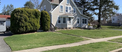 Corner of 5th and Essex ave; driveway holds two vehicles 