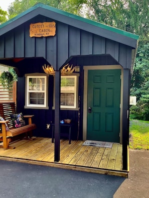 The Cutest Cabin with Keyless Entry perfect stay only 2 minutes drive to skiing