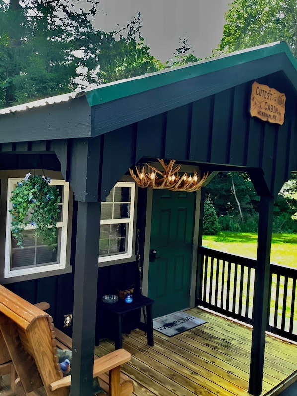 The Cutest Cabin in Windham is ideal location to all the action in town & skiing