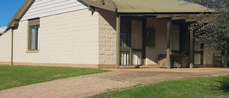 Cosy mudbrick cottage.