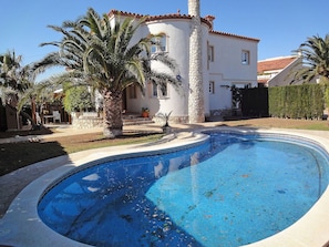 Piscine, Propriété, L'Eau, Maison, Immobilier, Palmier, Domicile, Bâtiment, Bleu Azur, Vacances