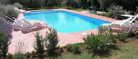 Piscina, Propiedad, Agua, Bienes Raíces, Vacaciones, Hierba, Árbol, Casa, Ocio, Patio Interior