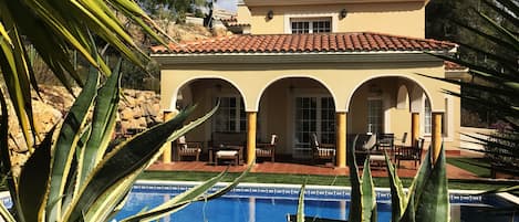 Garden and Swimming pool