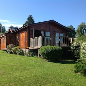 Beautiful log cabin in the country but minutes from Cardiff