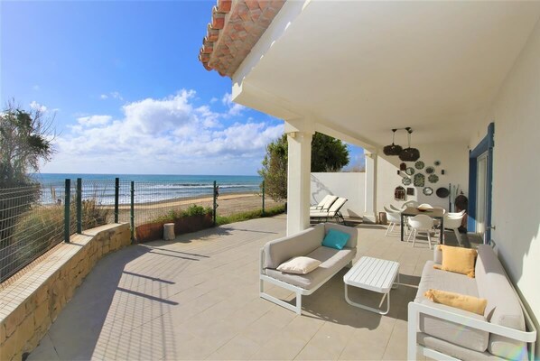 Beautiful townhouse with large terrace by the beach