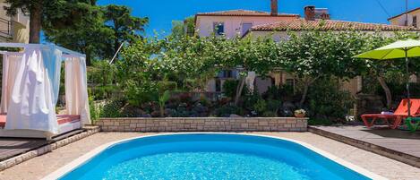 Swimming Pool, Property, Real Estate, Leisure, Building, Water, House, Vacation, Residential Area, Villa