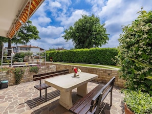 Möbel, Gartenmöbel, Tisch Im Freien, Schatten, Garten, Stuhl, Küche & Esszimmer Tisch, Landscaping, Garten, Zimmerpflanze