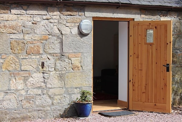 Beautifully converted sandstone building, next to a gamekeepers house.