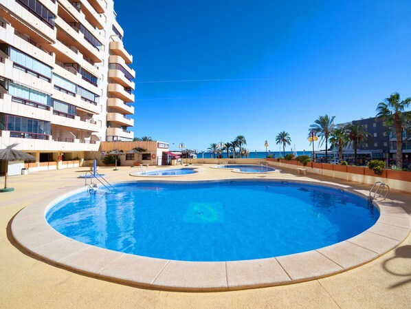 Water, Sky, Property, Daytime, Swimming Pool, Building, Azure, Tree, Leisure