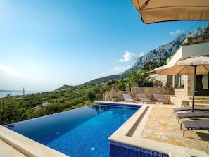 Property, House, Swimming Pool, Real Estate, Building, Resort, Vacation, Azure, Villa, Sky