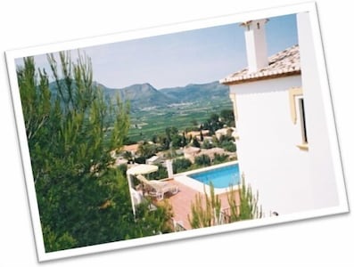 Villa independiente con piscina privada, terrazas, hermosas vistas y WiFi