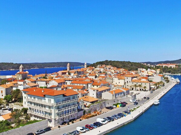 L'Eau, Ciel, Bâtiment, Propriété, Bleu Azur, Maison, Cotiers Et Relief Océaniques, Design Urbain, Paysage, Cityscape