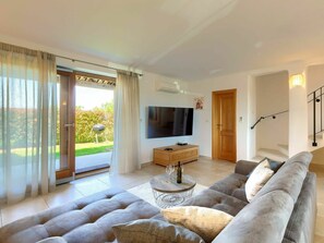 Furniture, Property, Couch, Table, Building, Comfort, Picture Frame, Wood, Living Room, Television