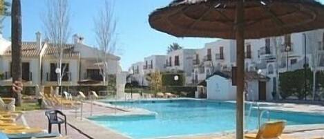 Beautiful Landscaped Pool, has Restuarant & Bar