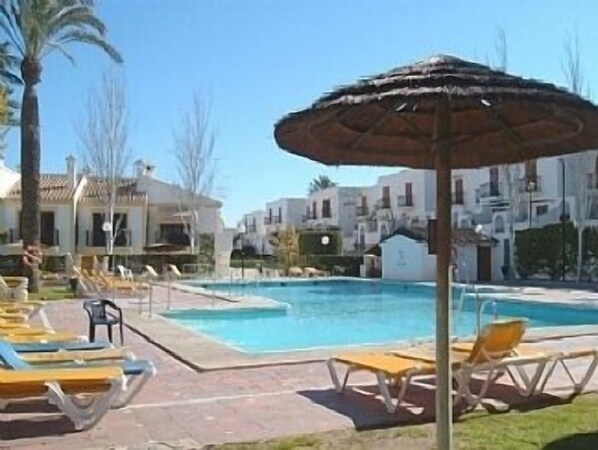 Beautiful Landscaped Pool, has Restuarant & Bar