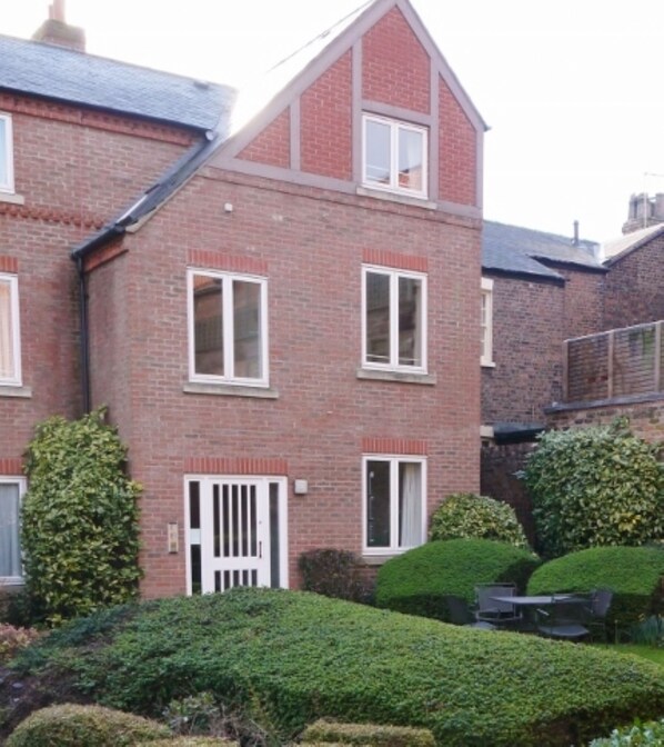 Peaceful location in city centre