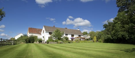 Farm house with large Private garden