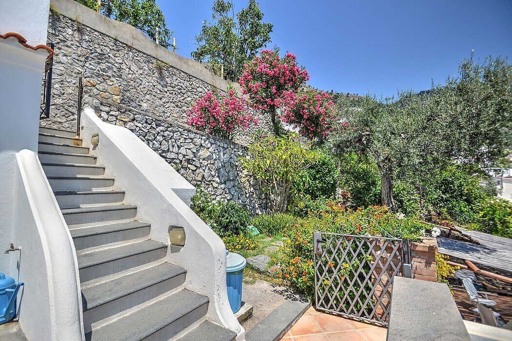 Casa Vela: A splendid two-story independent house which