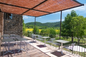 Terrasse avec vue dans un Country House avec Private pool en La Garrotxa