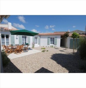 Terrasse sud et jardin