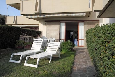  CASTIGLIONE DELLA PESCAIA - House with garden