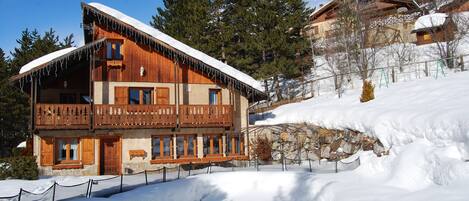 LE CHALET EN HIVER