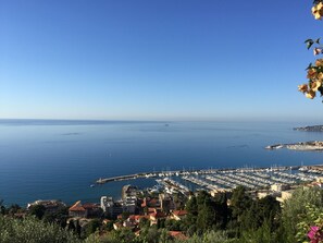 View on Menton’s new harbour 