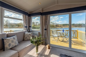 Avocet 28, Wells-next-the-Sea: Stylish and contemporary ...