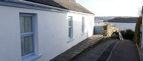 Cara's Cottage with harbour views. Lane is pedestrian only