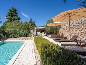 Water, Plant, Sky, Property, Swimming Pool, Shade, Leisure, Residential Area, Real Estate, Tree