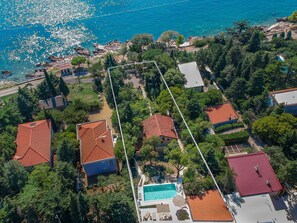 Water, Daytime, Blue, Nature, Azure, Urban Design, Vegetation, Land Lot, Tree, Building