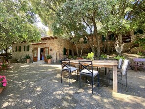 Shaded Breakfast / Dining Area