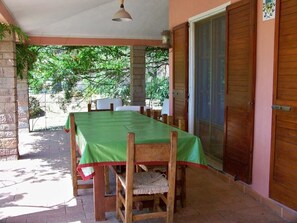 Outdoor dining