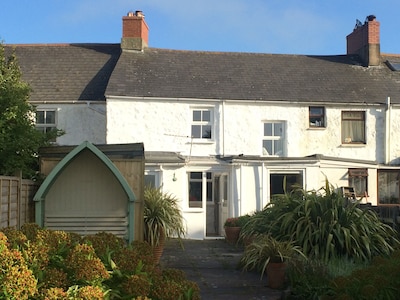 Pretty Cottage Near Hayle And St Ives, Cornwall, England.  Dog friendly!