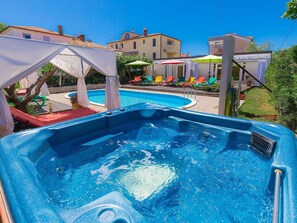 Piscine, Propriété, L'Eau, Loisir, Vacances, Immobilier, Maison, Recours, Bâtiment, Amusement