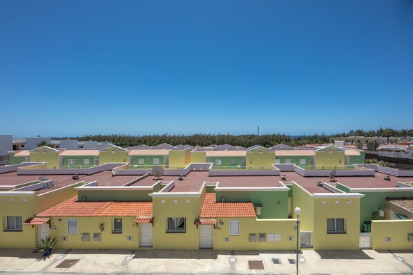 180 degrees panoramic ocean views !