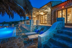Harmonia Villa - Infinity Pool and Terrace
